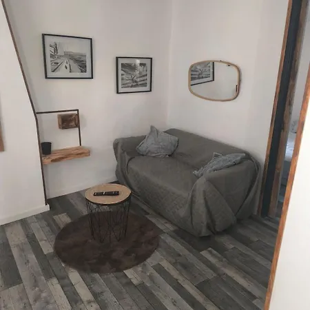 Charment Sureaux Apartmán